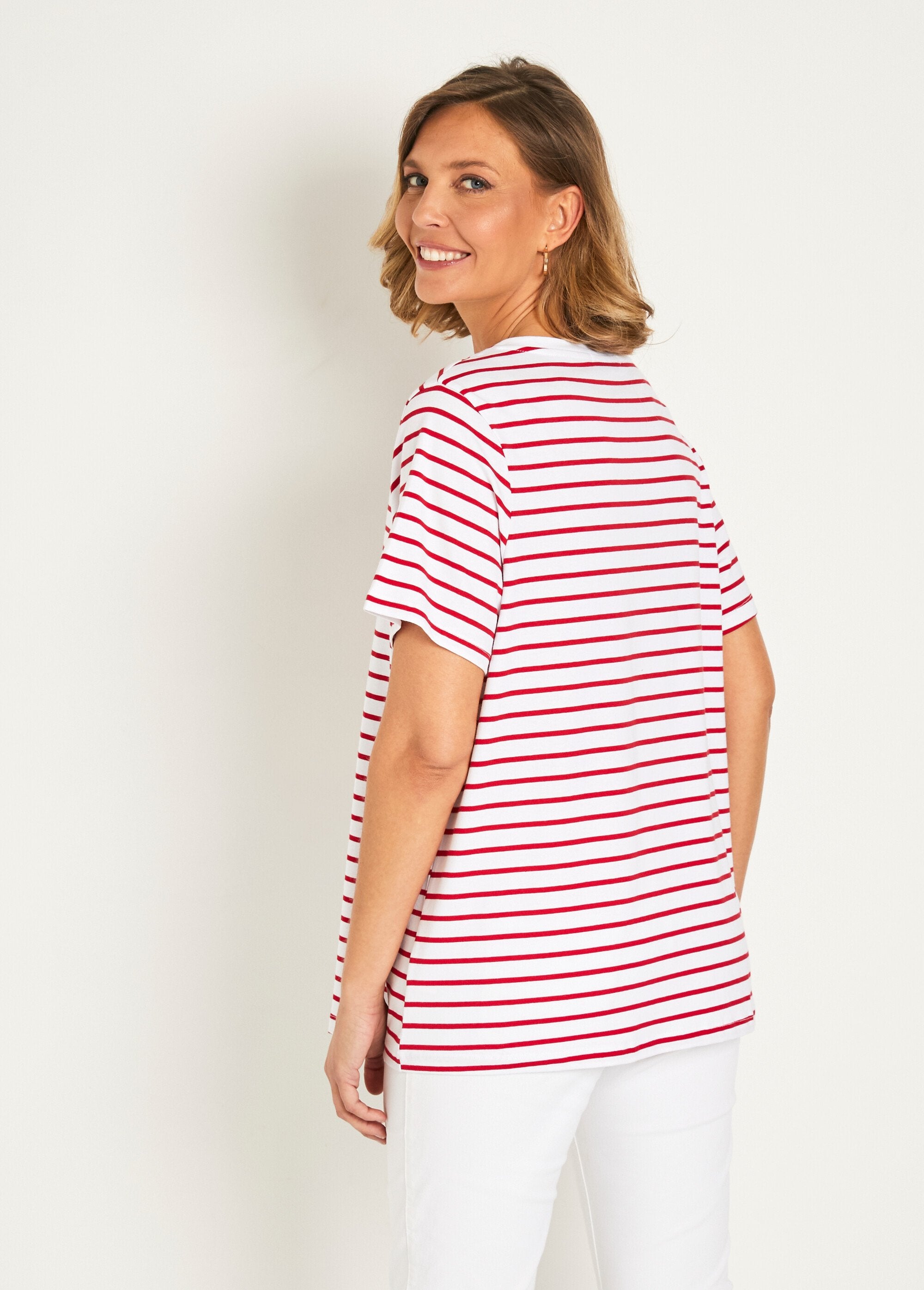 T-shirt_a_righe_con_scollo_a_V_e_ricamo_a_cuore_Raye_rouge_DO1_slim