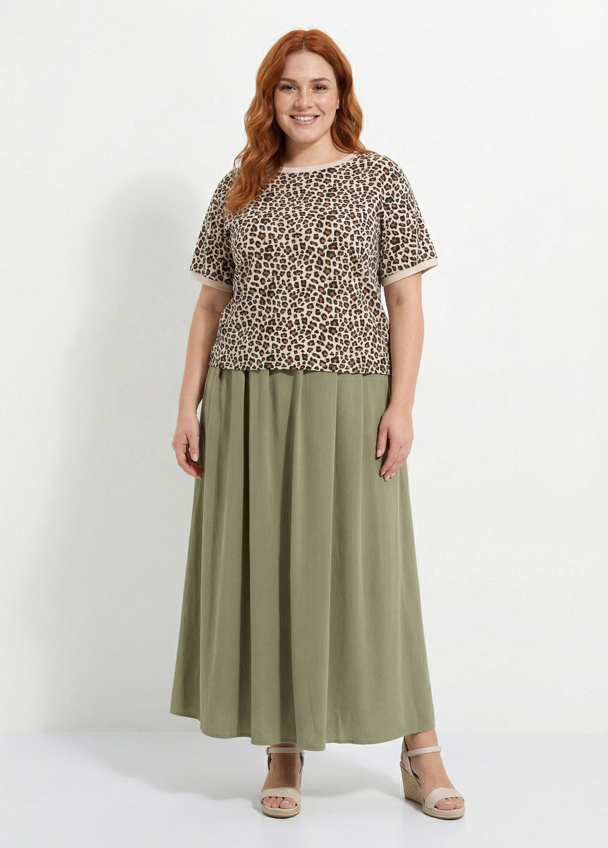 T-shirt_a_maniche_corte_con_stampa_leopardo_Leopard_SF1_curvy