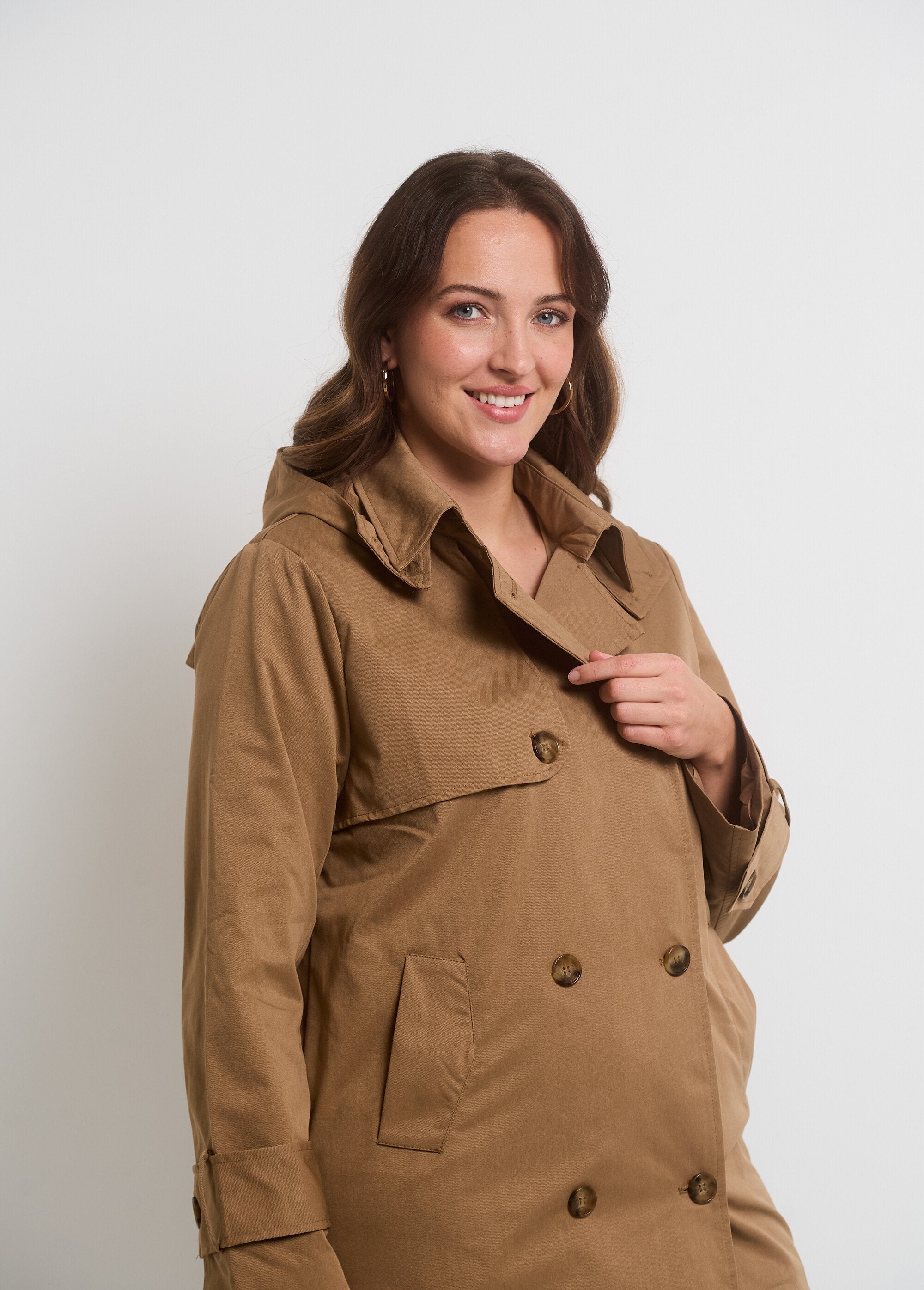 Trench_doppiopetto_con_cappuccio_Beige_DR1_curvy