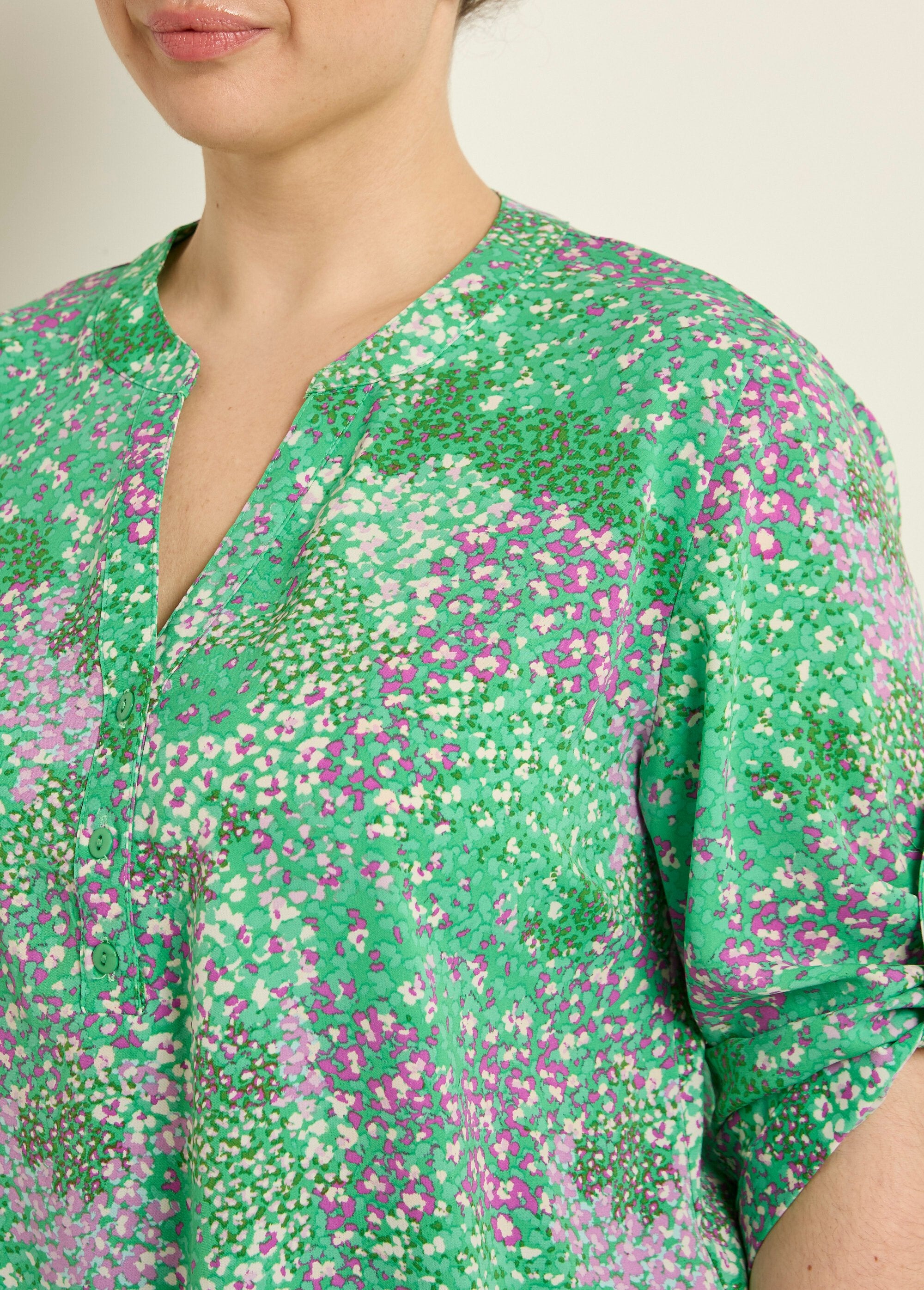 Tunica_con_scollo_a_V_floreale_a_maniche_lunghe_Vert_imprime_DE1_curvy