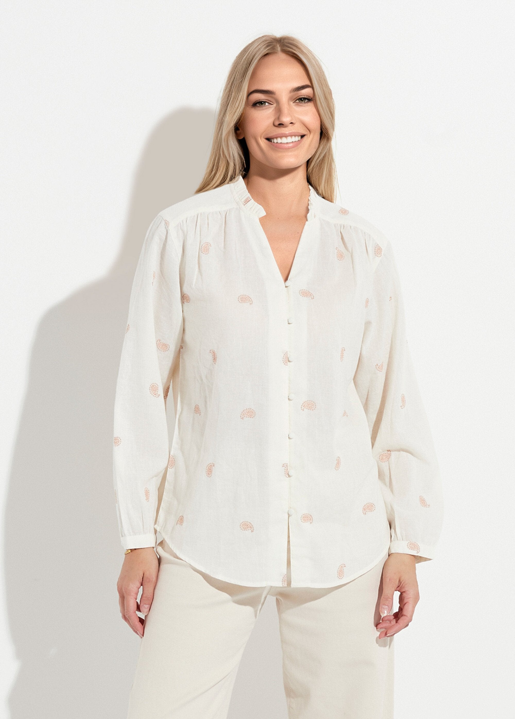 Tunica_con_collo_a_balze_in_garza_di_cotone_ricamata_Ecru_et_beige_FA1_slim