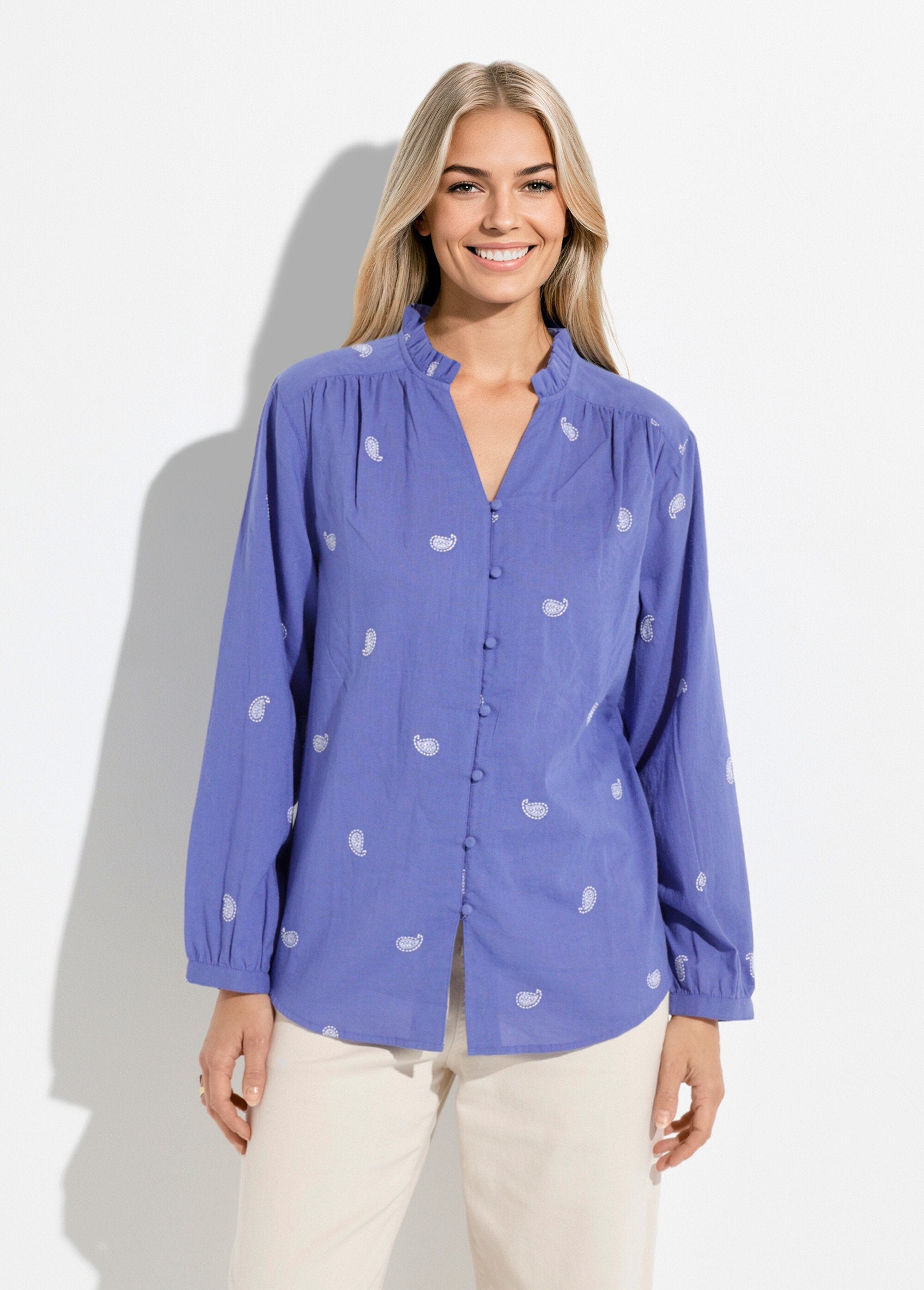 Tunica_con_collo_a_balze_in_garza_di_cotone_ricamata_Bleu_et_blanc_FA1_slim