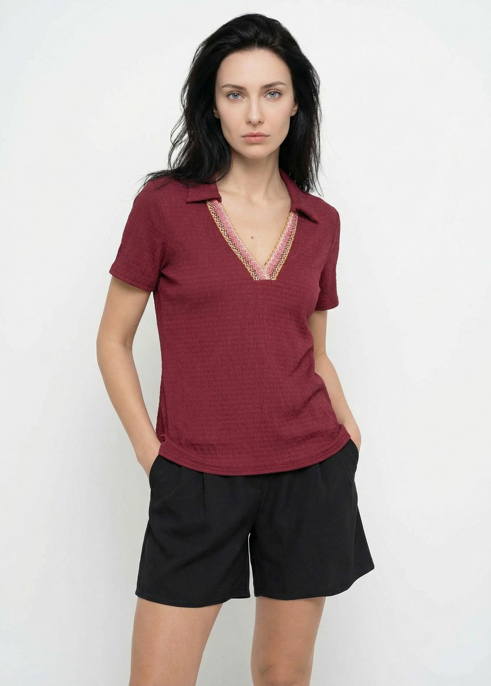 Tunica_con_scollo_a_V_in_rilievo_Bordeaux_FA1_slim