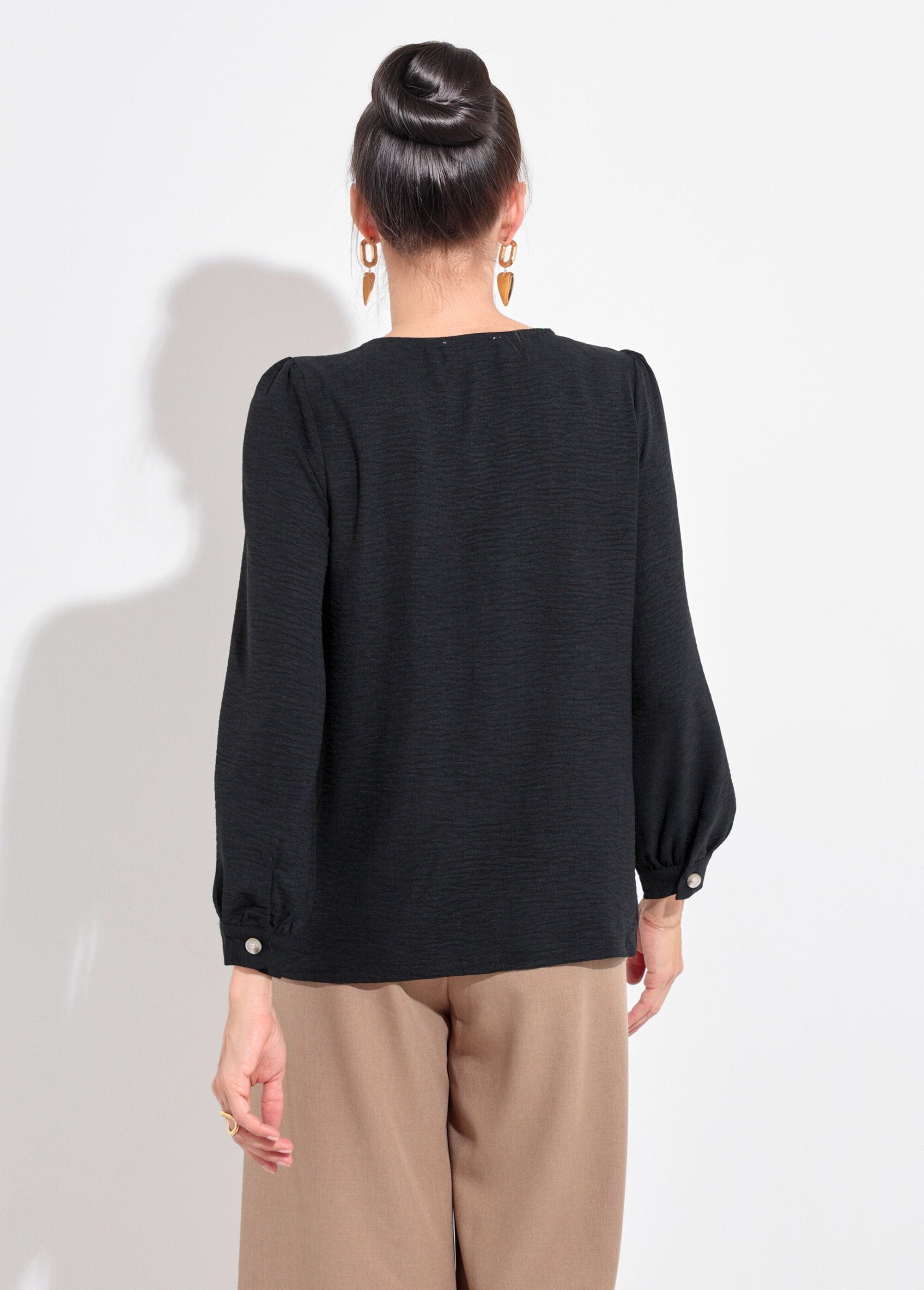 Tunica_con_scollo_a_V_e_bottoni_in_rilievo_Noir_DO1_slim