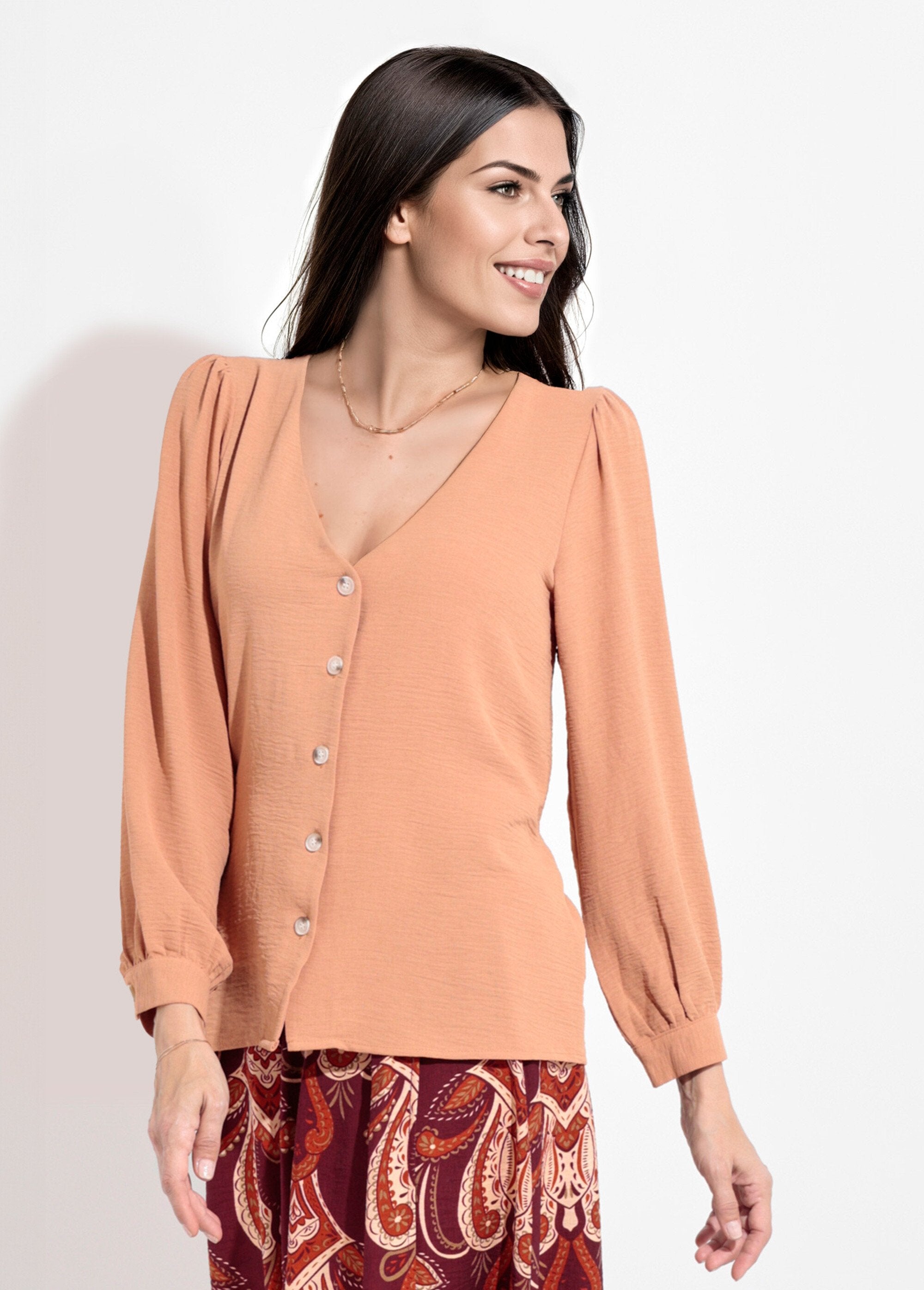 Tunica_con_scollo_a_V_e_bottoni_in_rilievo_Camel_FA1_slim