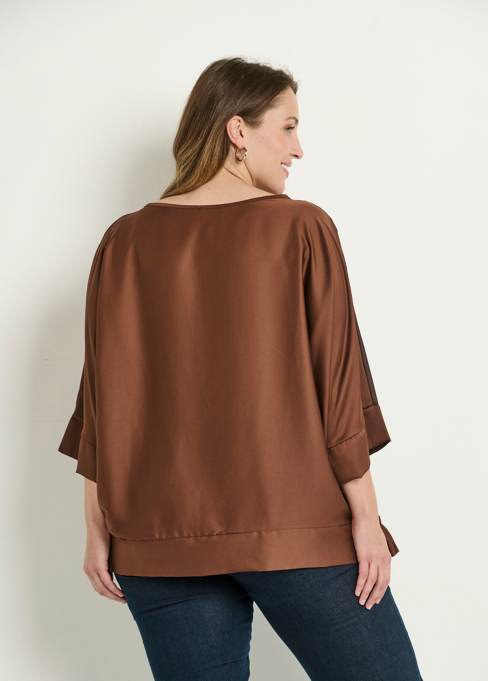 Tunica_in_raso_con_motivo_floreale_e_maniche_a_kimono_Camel_DO1_curvy