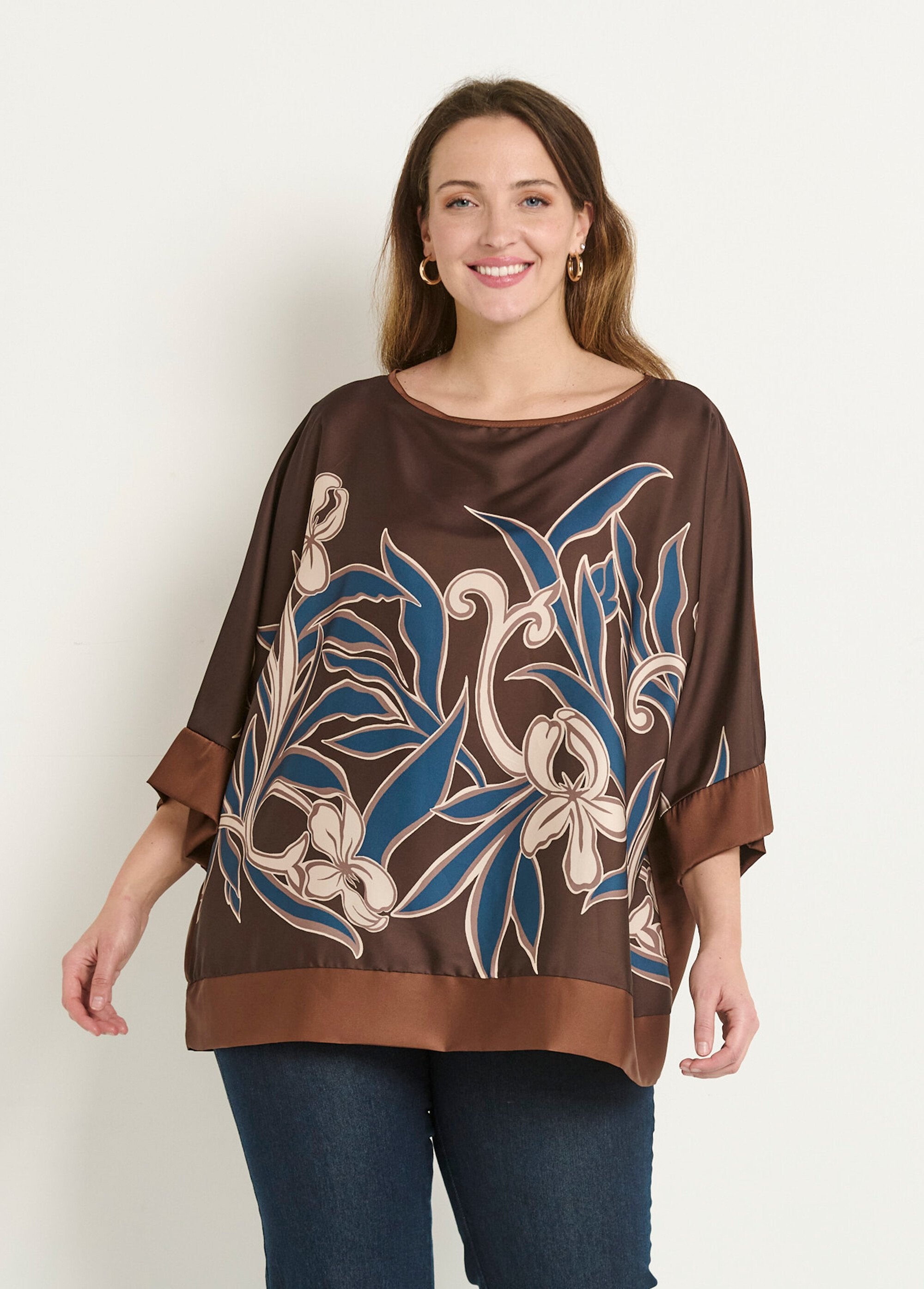 Tunica_in_raso_con_motivo_floreale_e_maniche_a_kimono_Camel_FA1_curvy