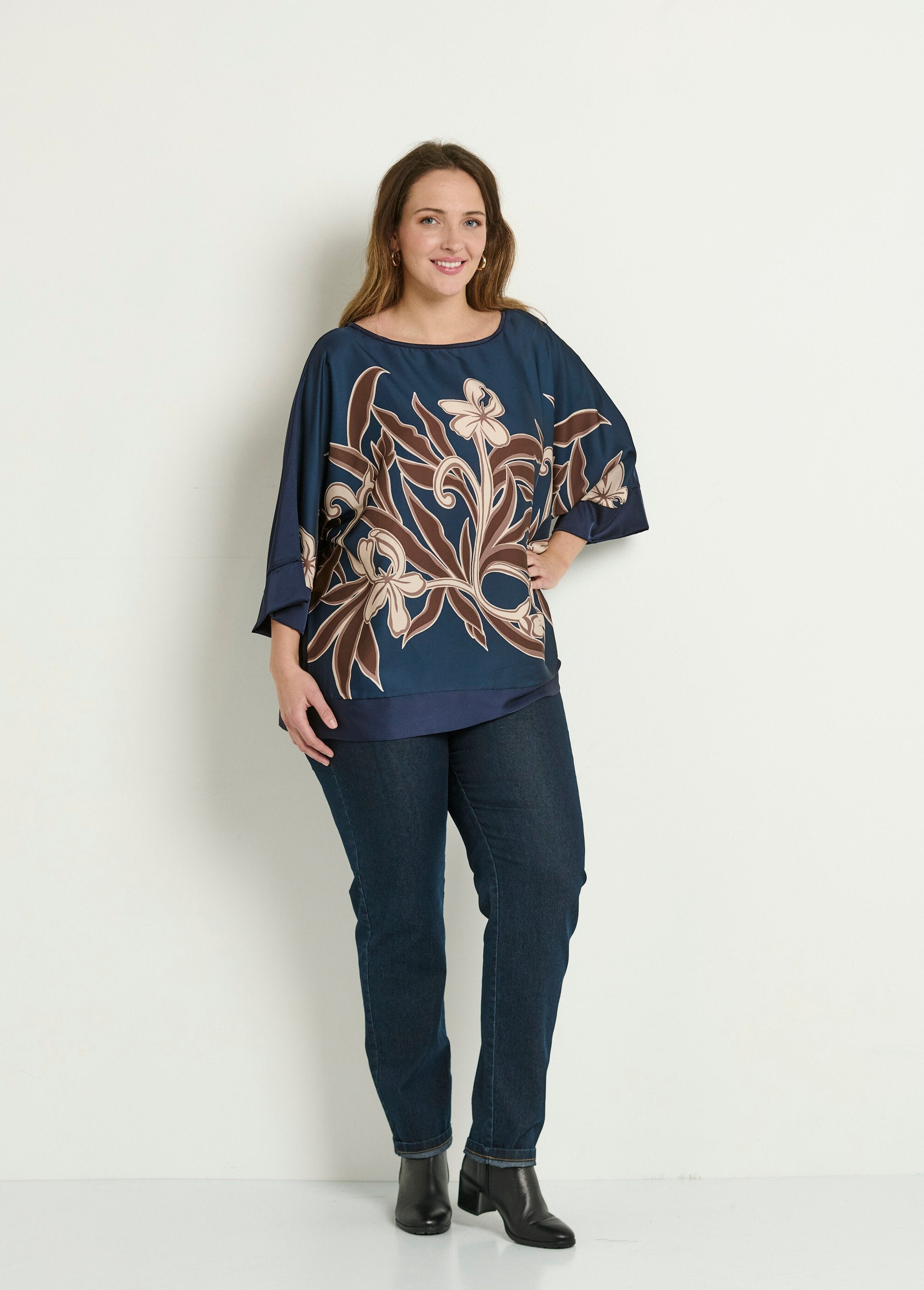 Tunique_satin_motif_floral_manches_kimono_Marine_SF1_curvy