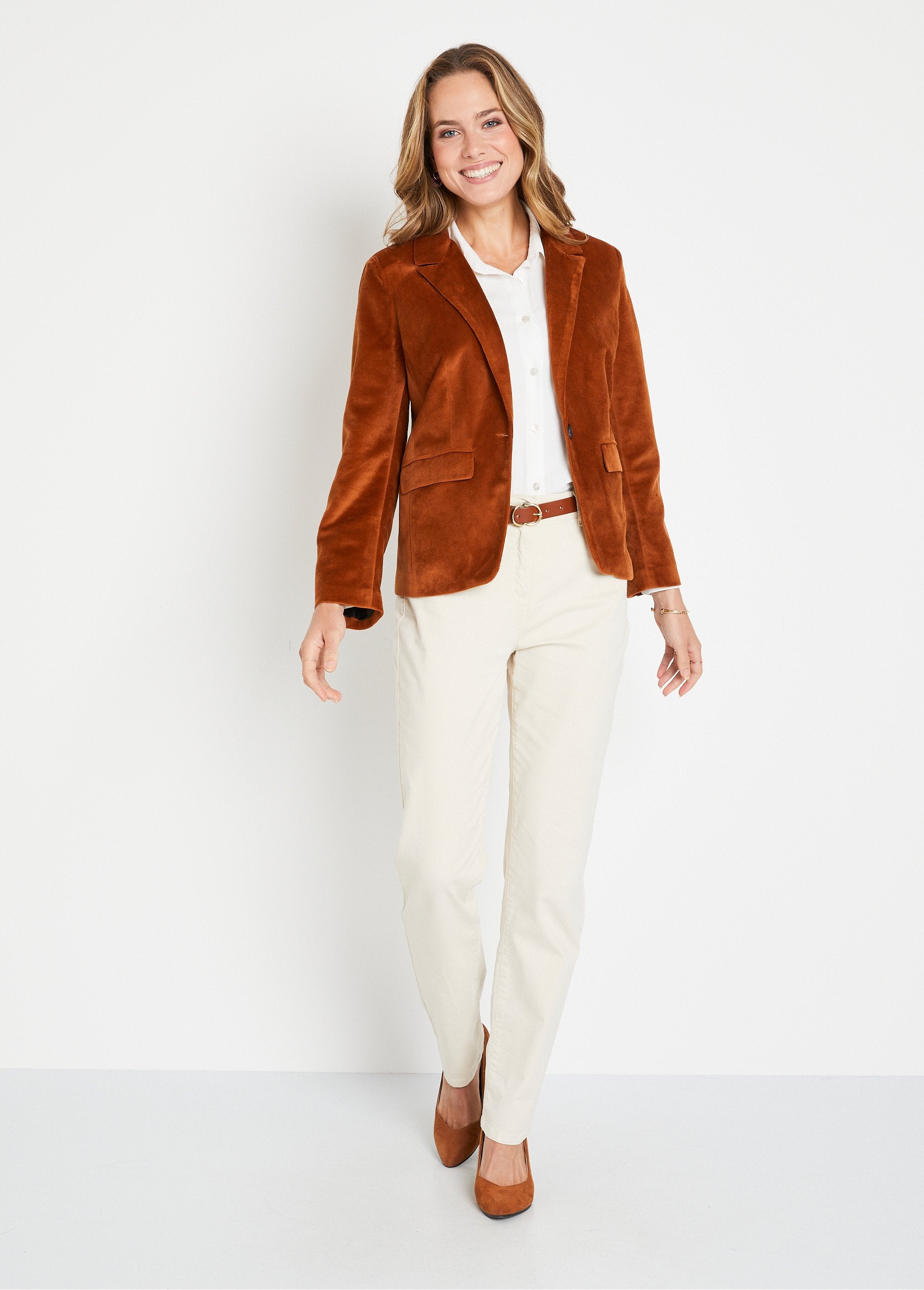 Giacca_blazer_dritta_in_velluto_tinta_unita_con_collo_sartoriale_Camel_SF1_slim