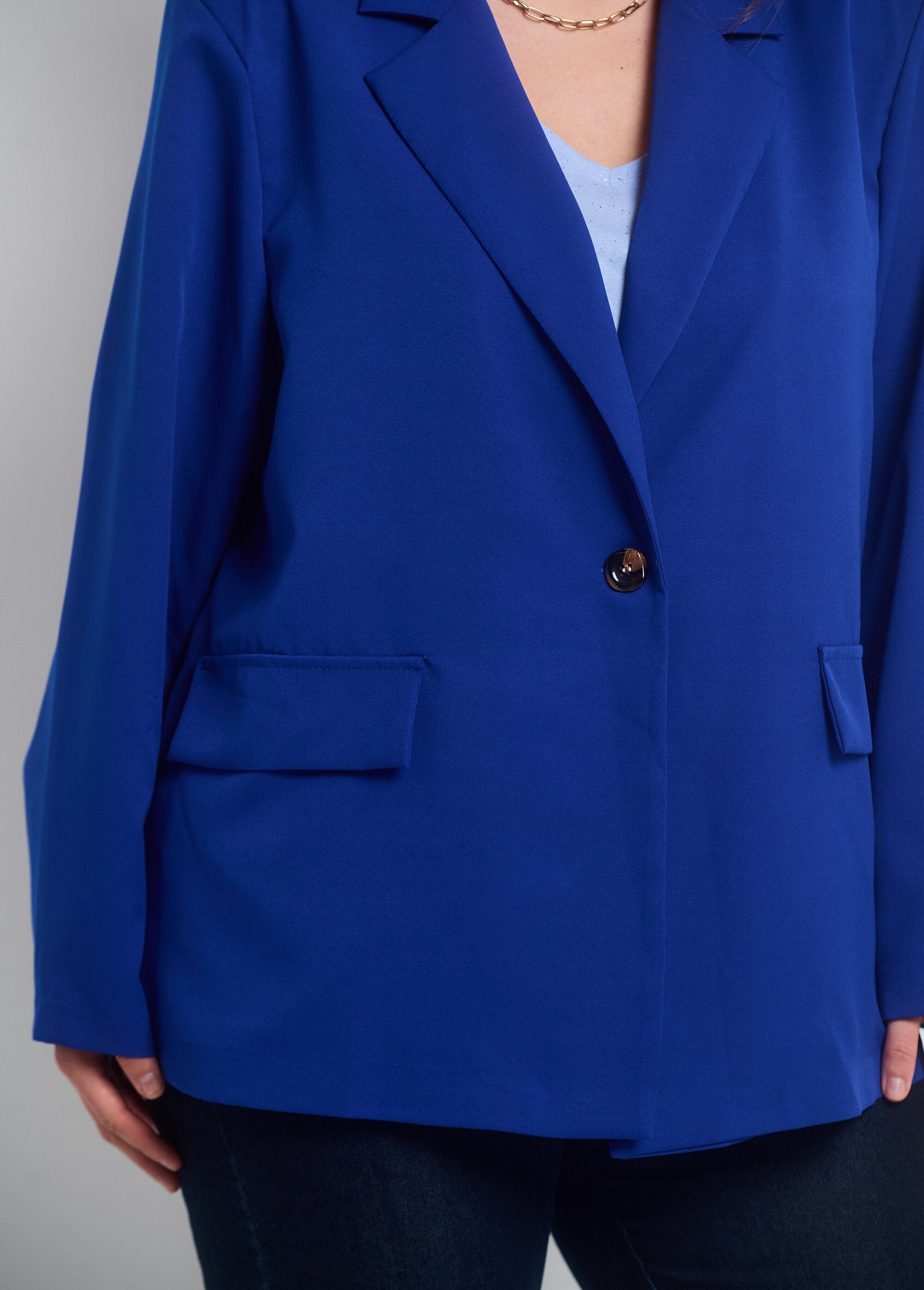 Giacca_blazer_fluida_con_collo_sartoriale_Bleu_dur_DE2_curvy