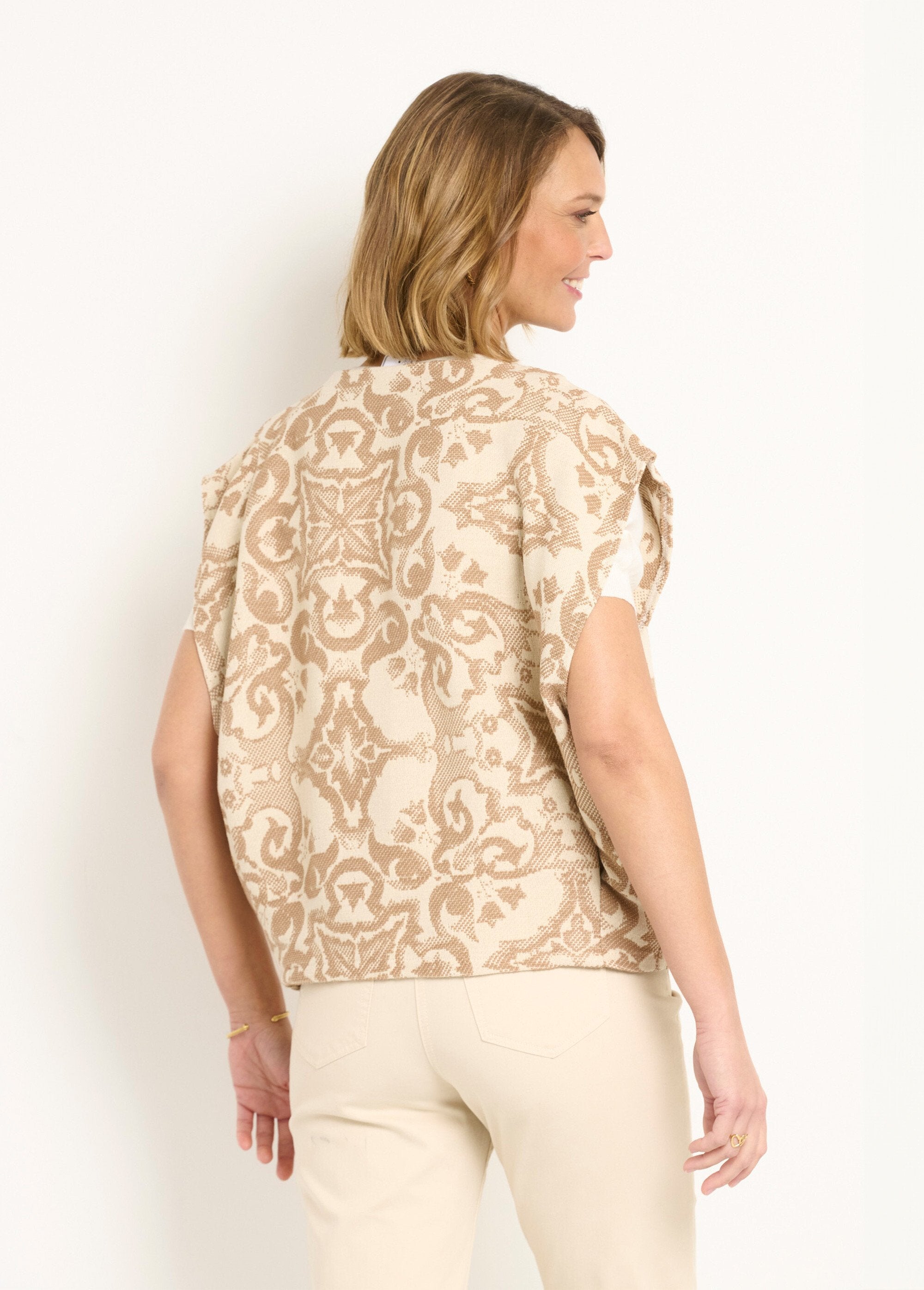 Giacca_senza_maniche_con_scollo_rotondo_in_jacquard_Beige_DO1_slim