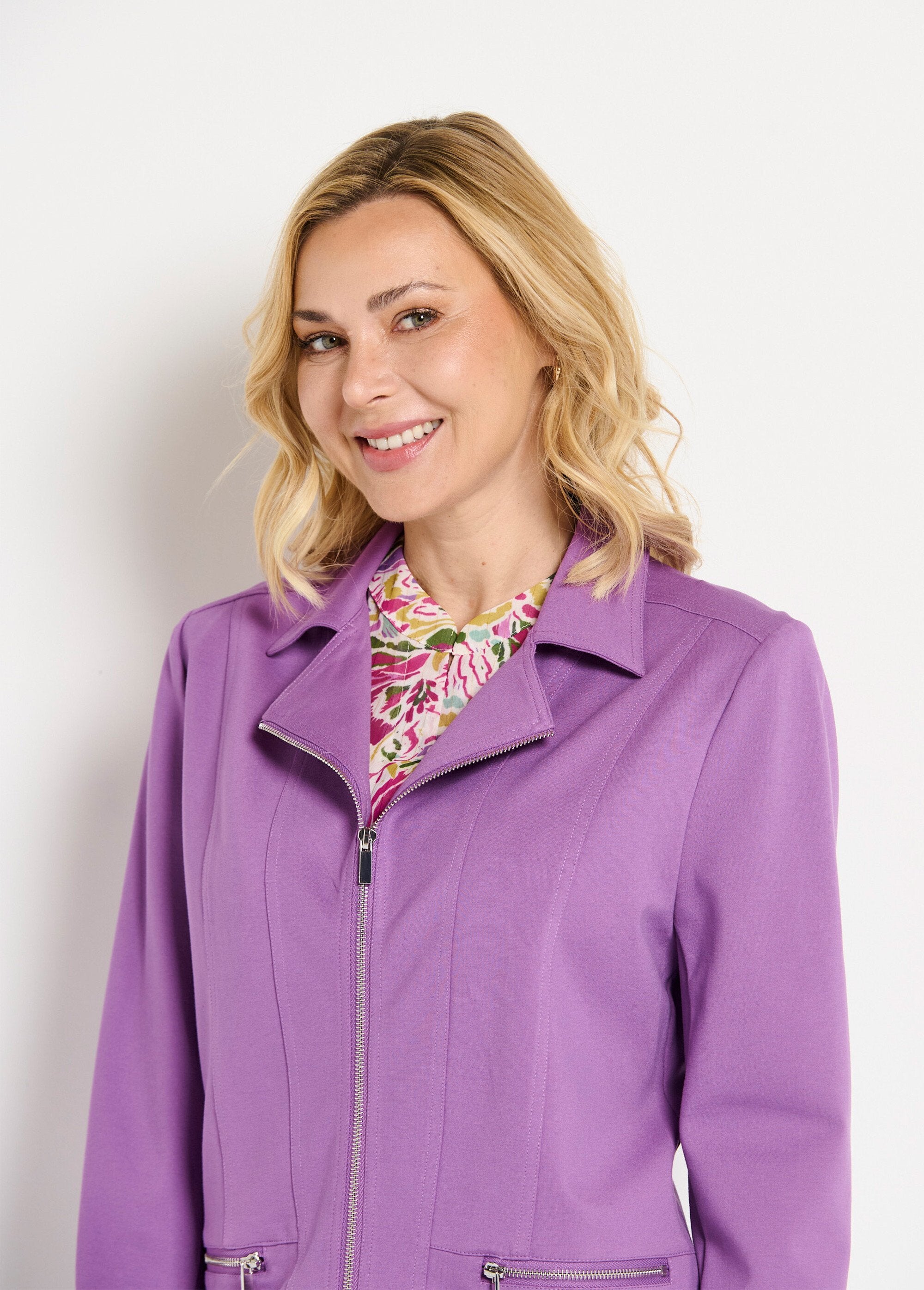 Giacca_corta_con_zip_dritta_in_maglia_Milano_Violet_DE1_slim