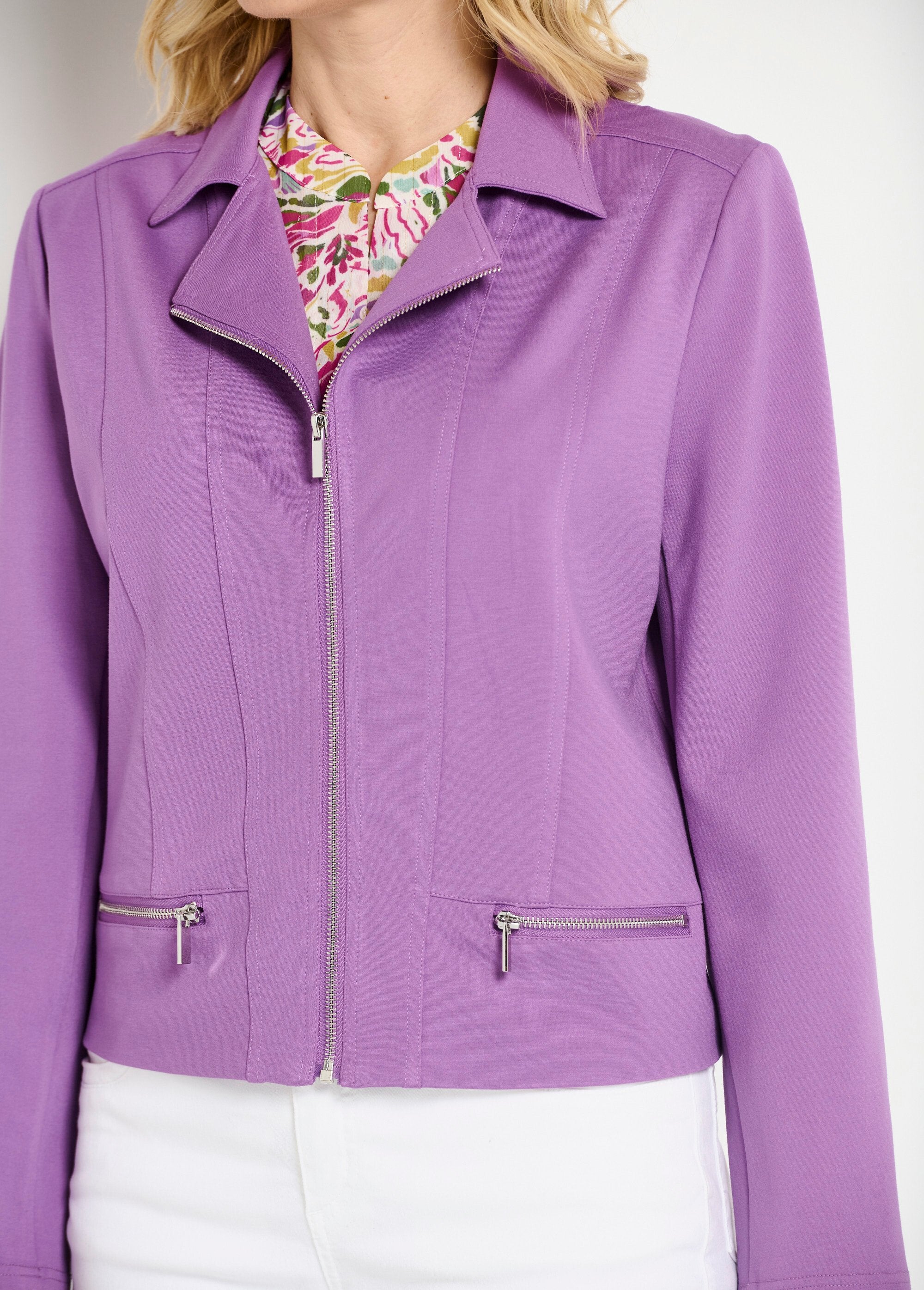 Giacca_corta_con_zip_dritta_in_maglia_Milano_Violet_DE2_slim