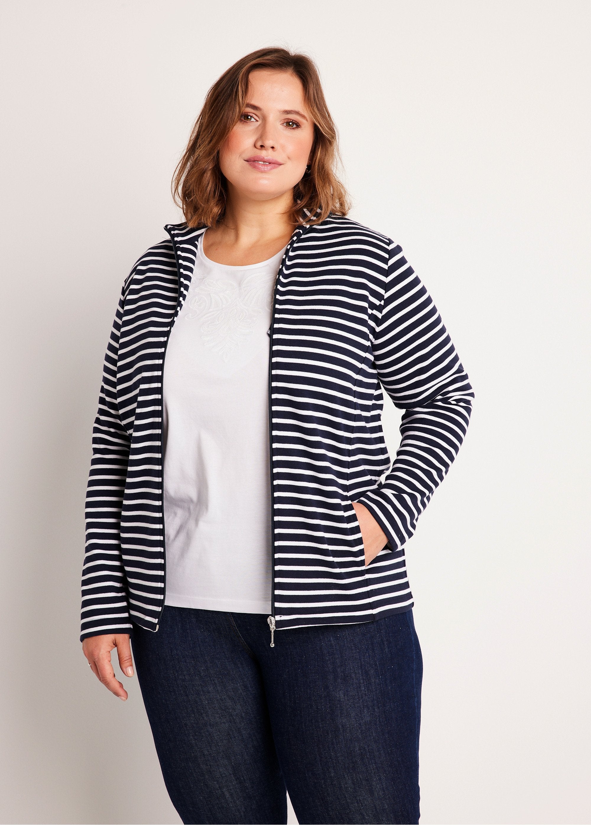 Giacca_casual_a_collo_alto_Striscia_blu_scuro_FA1_curvy