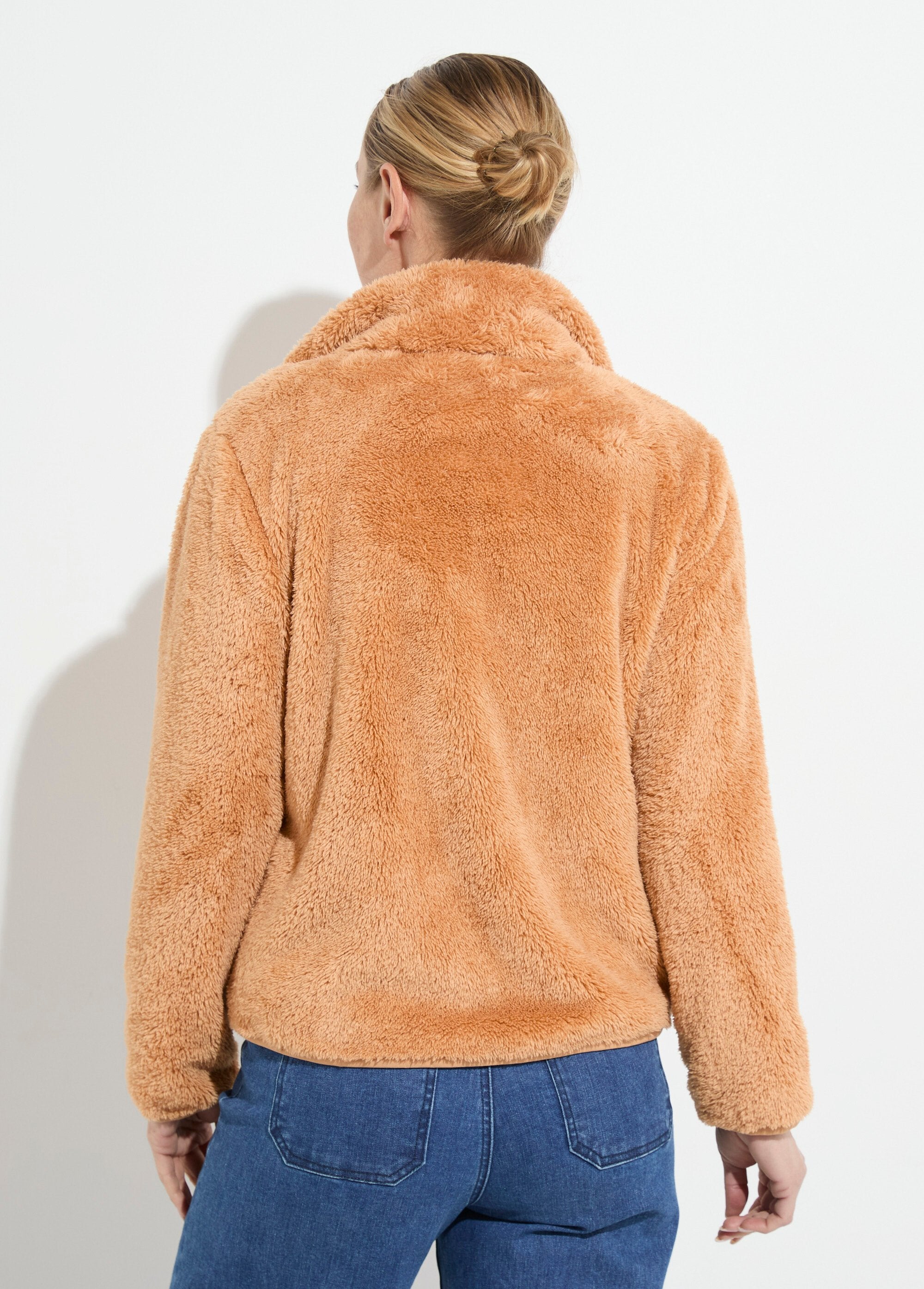 Giacca_in_pelliccia_sintetica_con_collo_alto_e_maniche_lunghe_Chamois_DO1_slim