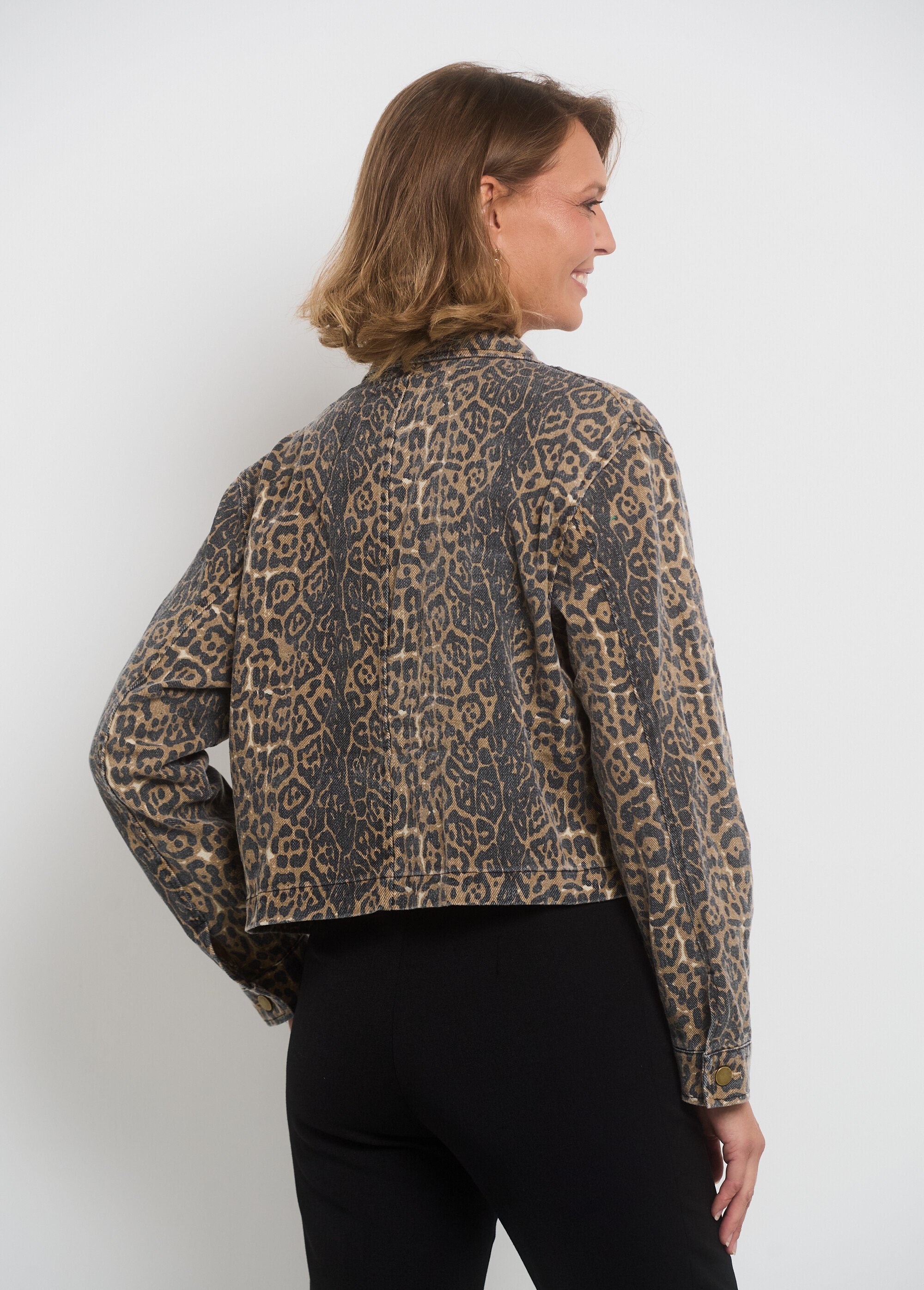 Giacca_di_jeans_leopardata_a_maniche_lunghe_Leopard_DO1_slim