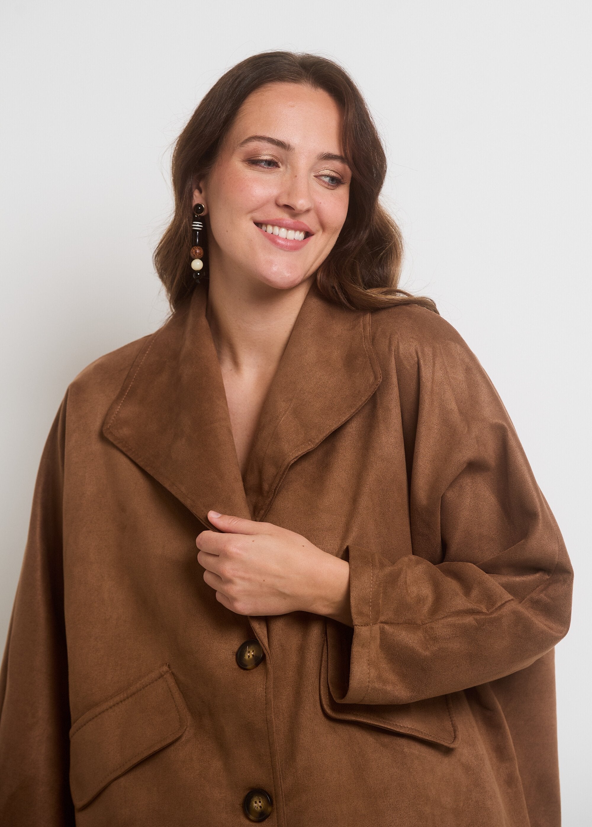 Veste_longue_col_tailleur_en_suédine_Beige_DE1_curvy