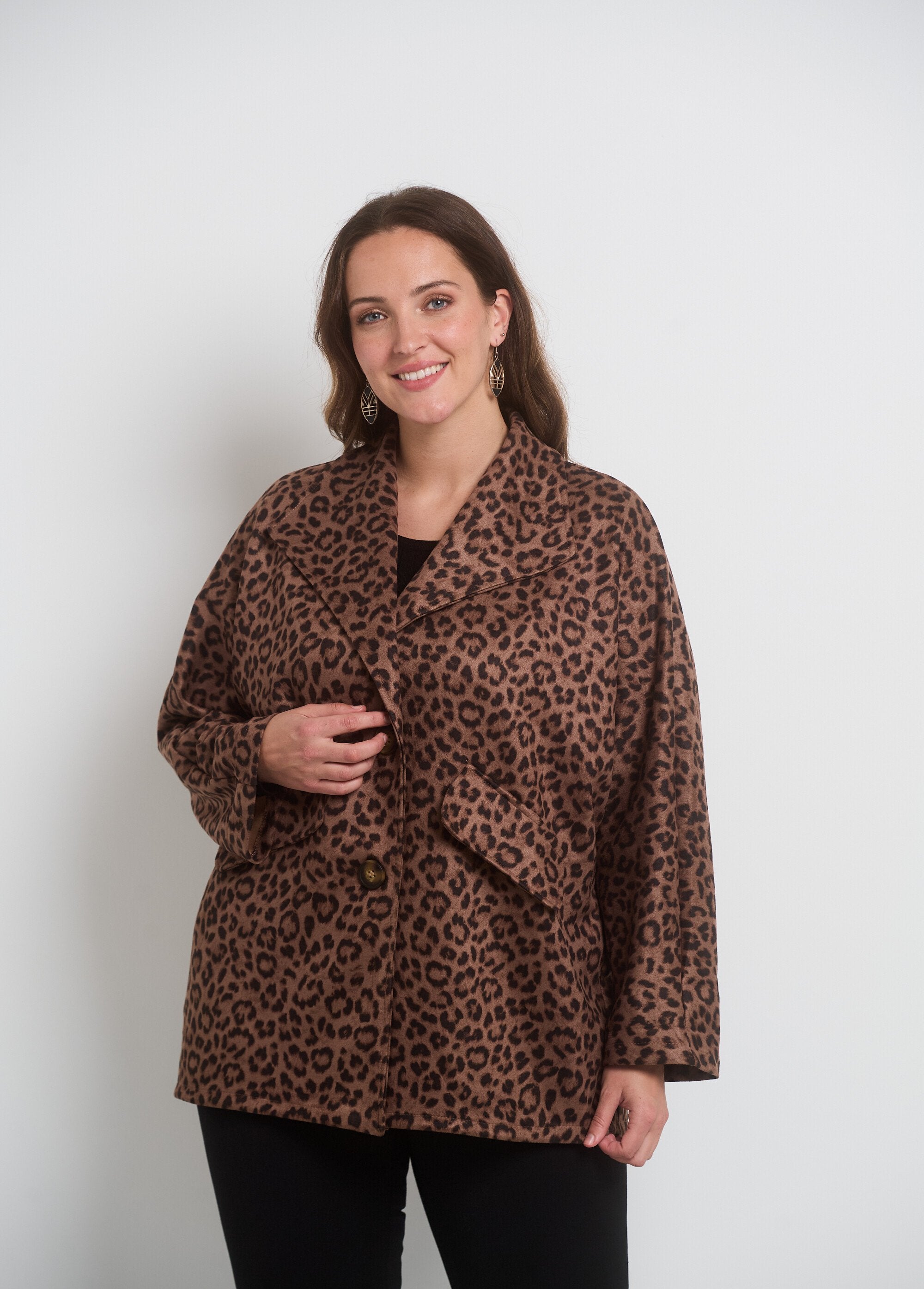 Giacca_lunga_leopardata_in_pelle_scamosciata_Beige_imprime_FA1_curvy