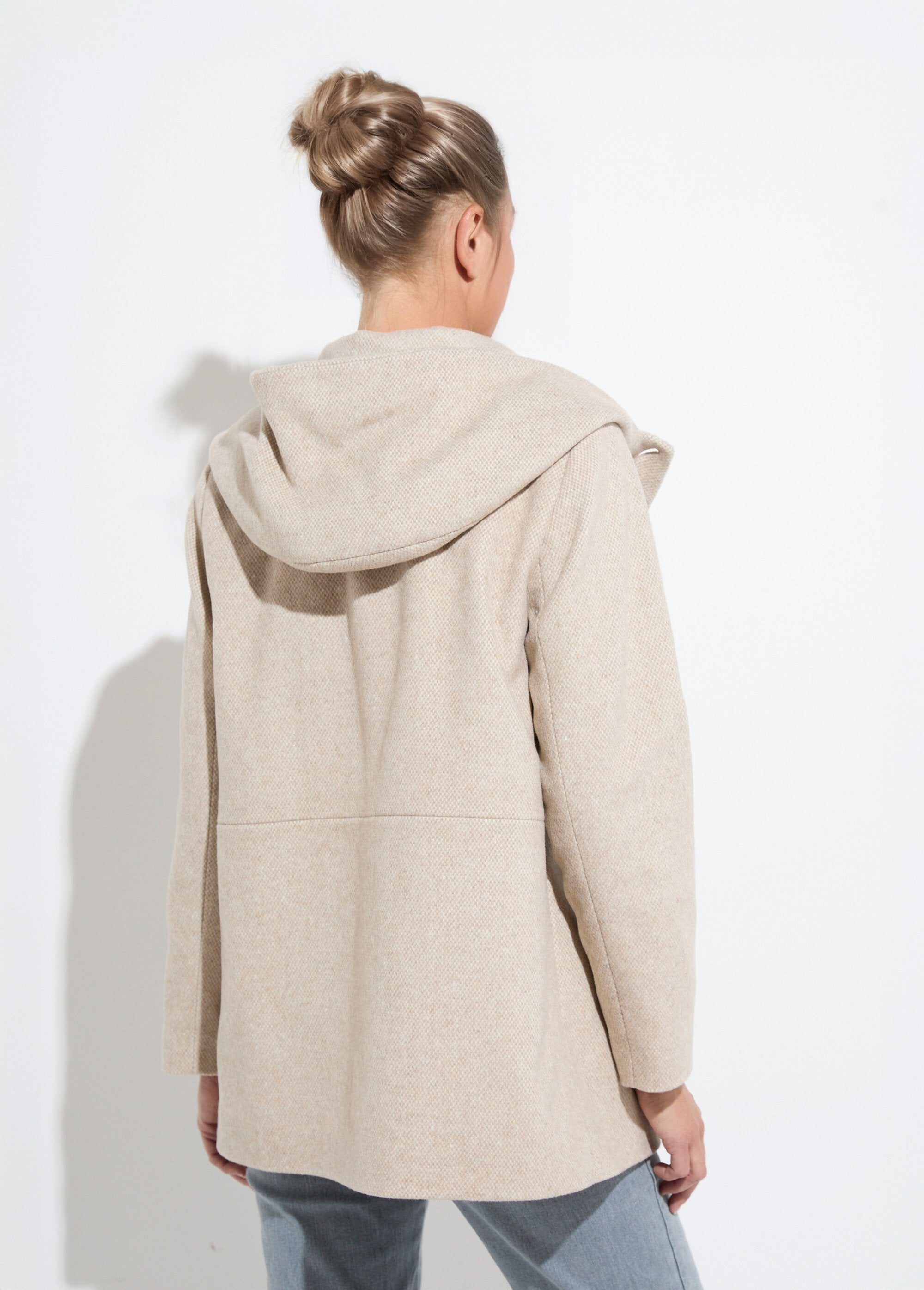 Giacca_doppiopetto_in_lana_tweed_con_cappuccio_Beige_DO1_slim