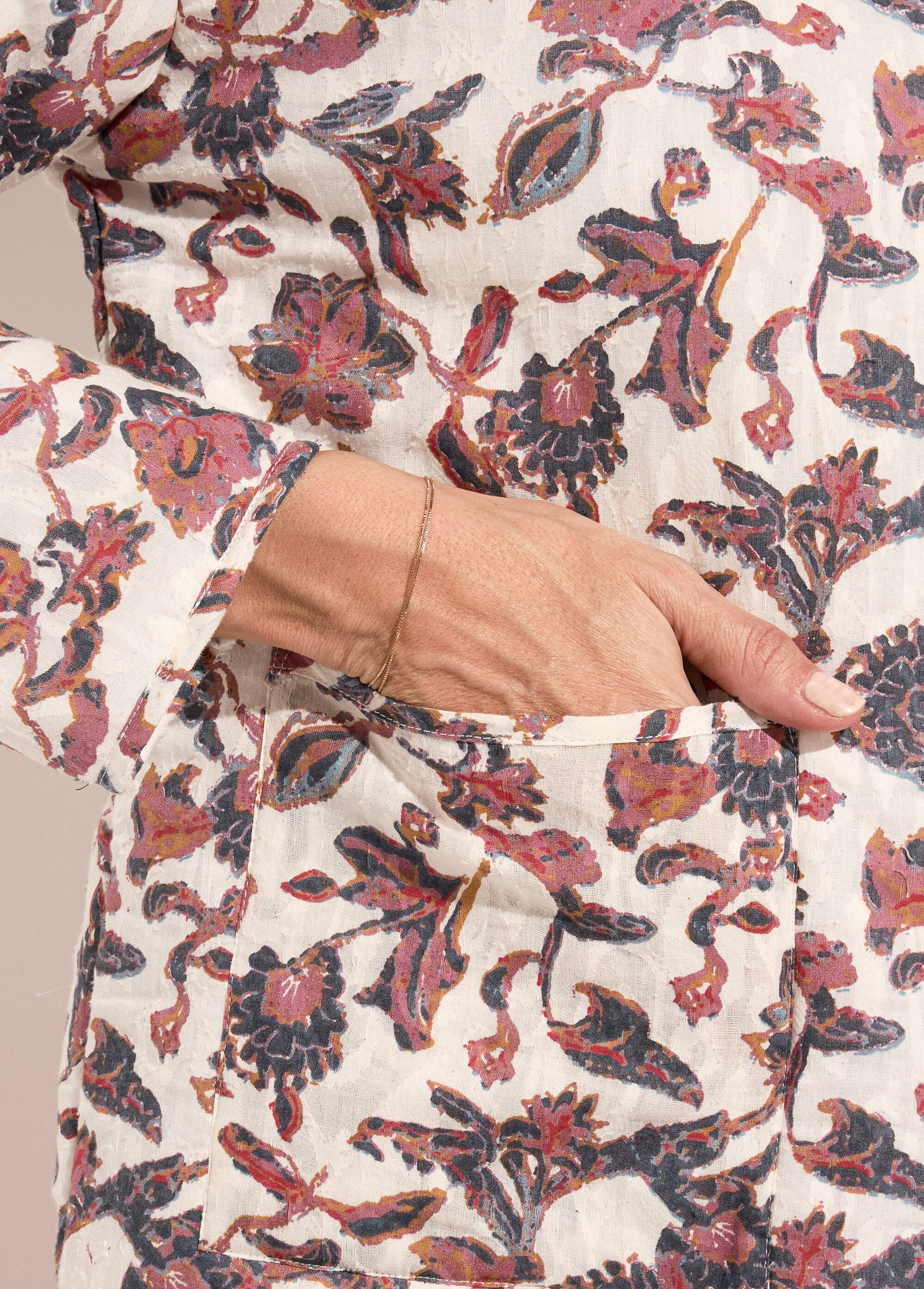 Piumino_imbottito_senza_colletto_con_zip_stampato_Fond_ecru_DE2_slim