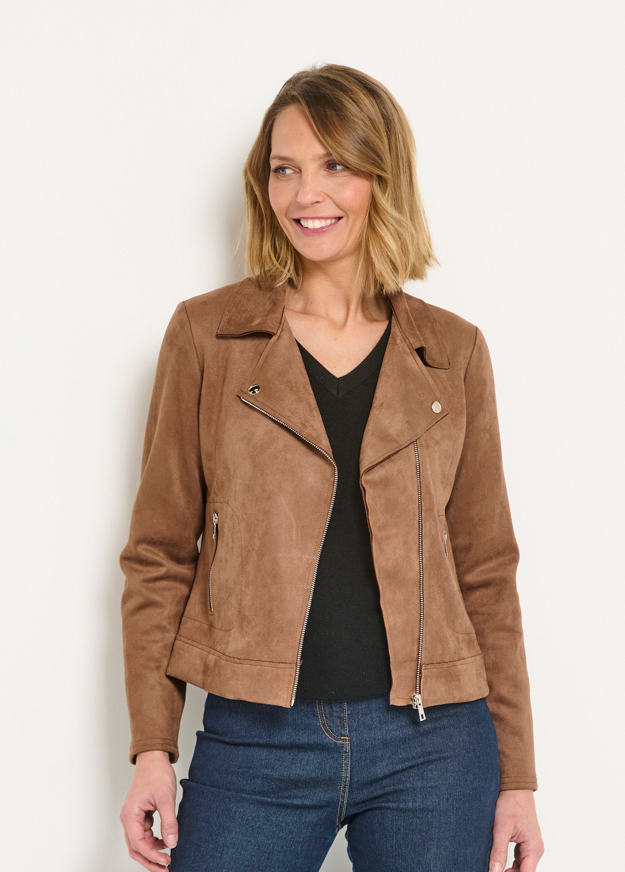 Giacca_biker_corta_con_zip_in_pelle_scamosciata_Camel_FA1_slim