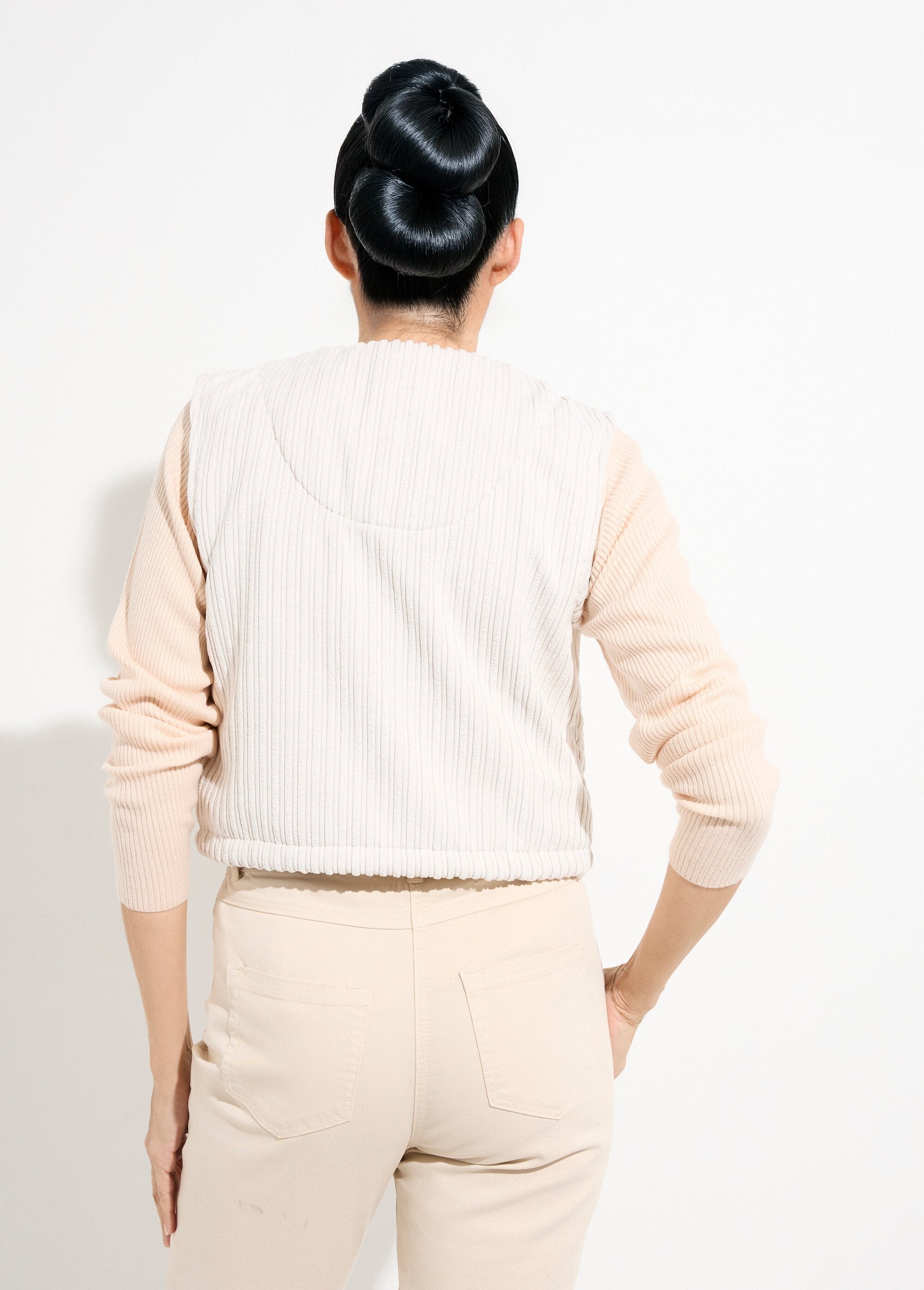 Giacca_senza_maniche_in_velluto_con_scollo_a_V_e_zip_Ecru_DO1_slim
